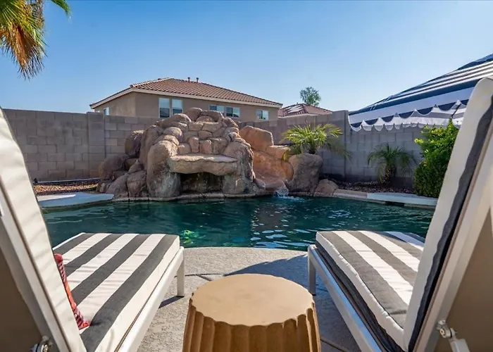 Sleeps 16 Pool Hot Tub Sport Court Game Peoria