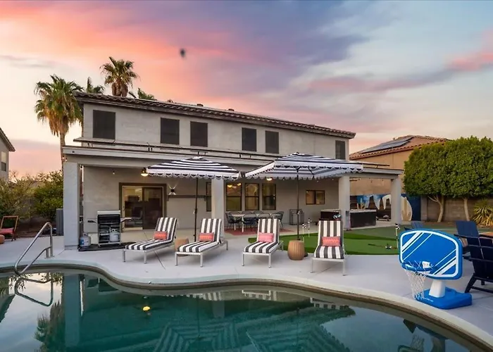 Sleeps 16 Pool Hot Tub Sport Court Game