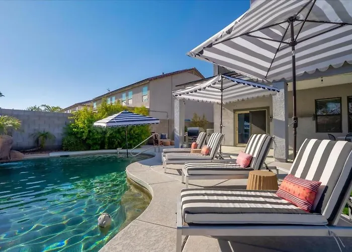 Sleeps 16 Pool Hot Tub Sport Court Game * Peoria