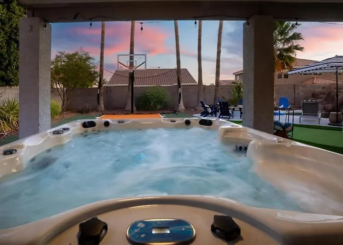Sleeps 16 Pool Hot Tub Sport Court Game *