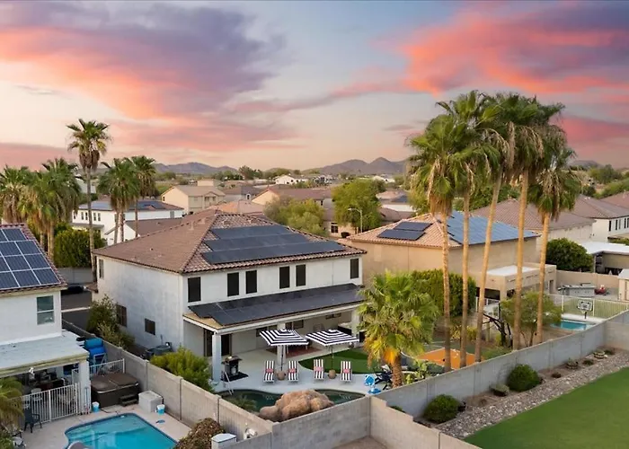 Sleeps 16 Pool Hot Tub Sport Court Game * Peoria