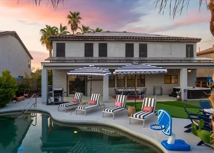 Sleeps 16 Pool Hot Tub Sport Court Game Ferienhaus