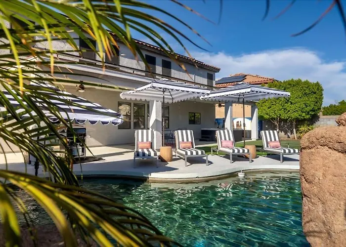 Sleeps 16 Pool Hot Tub Sport Court Game Ferienhaus *